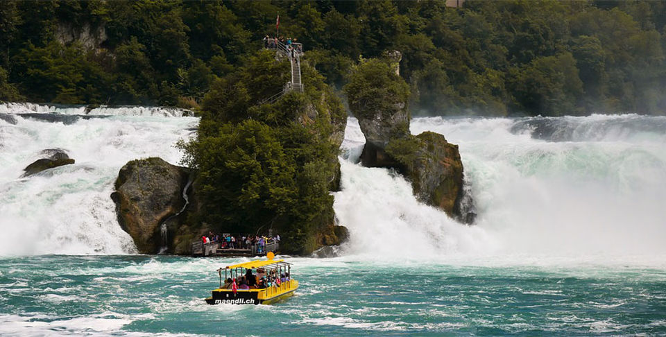 Катер водопад. Рейнский водопад Шаффхаузен. Рейнский водопад Южной Америки. Ююерлинген Рейнский водопад. Водопад на реке Рейн в Швейцарии.