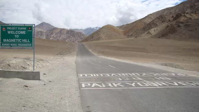 Photo of Magnetic Hill, Srinagar - Ladakh Highway by Doyel Banerjee