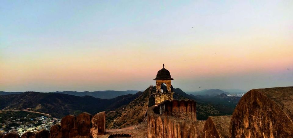 Photo of आमेर के सामने वाली दीवार #PerfectDay by Manoj Meena