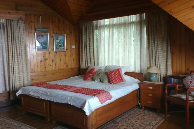 Photo of English Cottage، Road, Naya Basti, Darjeeling, West Bengal, India by Jhelum Kaushal