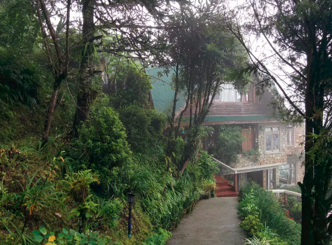 Photo of English Cottage، Road, Naya Basti, Darjeeling, West Bengal, India by Jhelum Kaushal