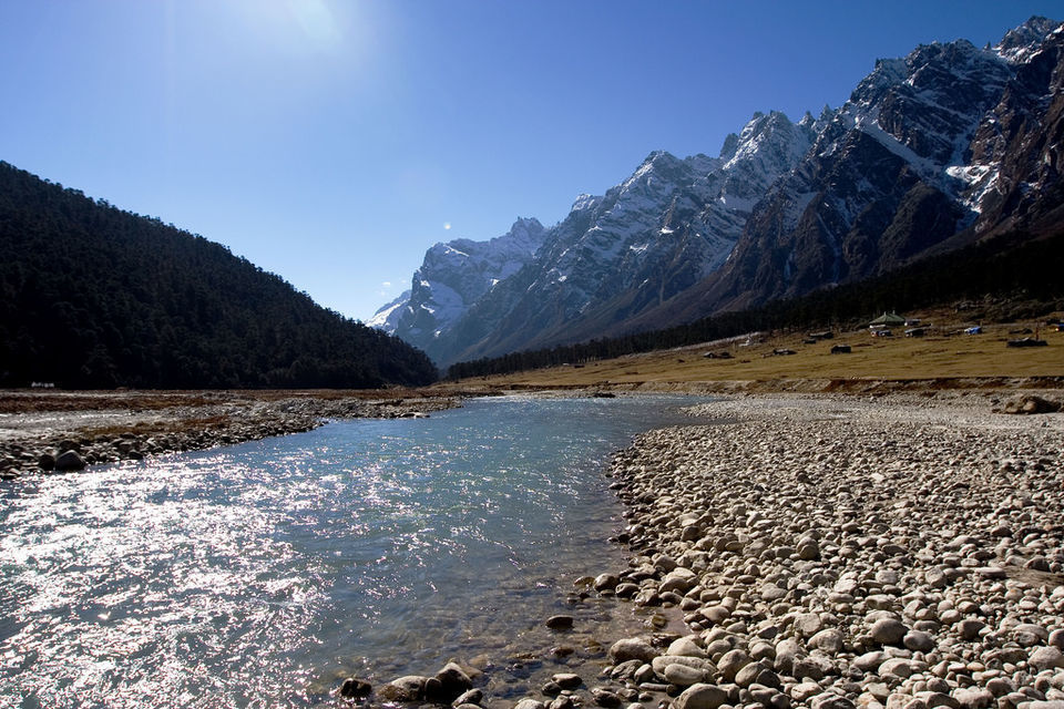 Photo of Yumthang Valley DarkDragon Road, Yumthang, Sikkim, India by Jhelum Kaushal
