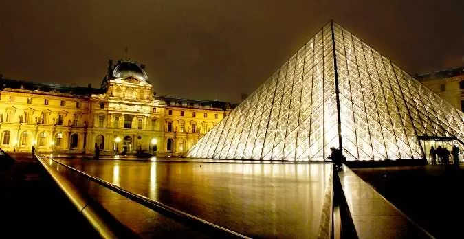 Photo of Musée du Louvre, Rue de Rivoli, Paris, France by Jhelum Kaushal