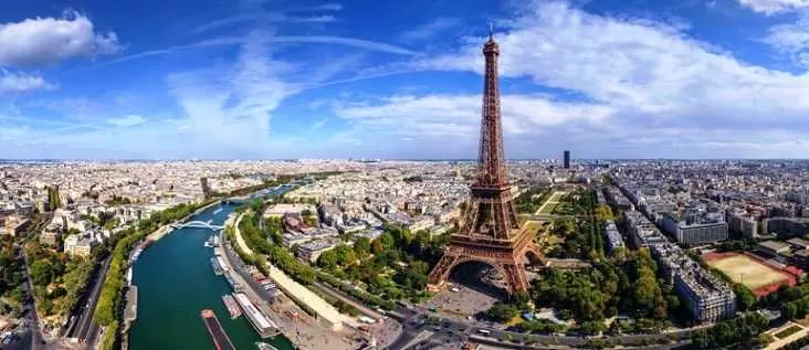 Photo of La Tour Eiffel, Nod-sur-Seine, France by Jhelum Kaushal