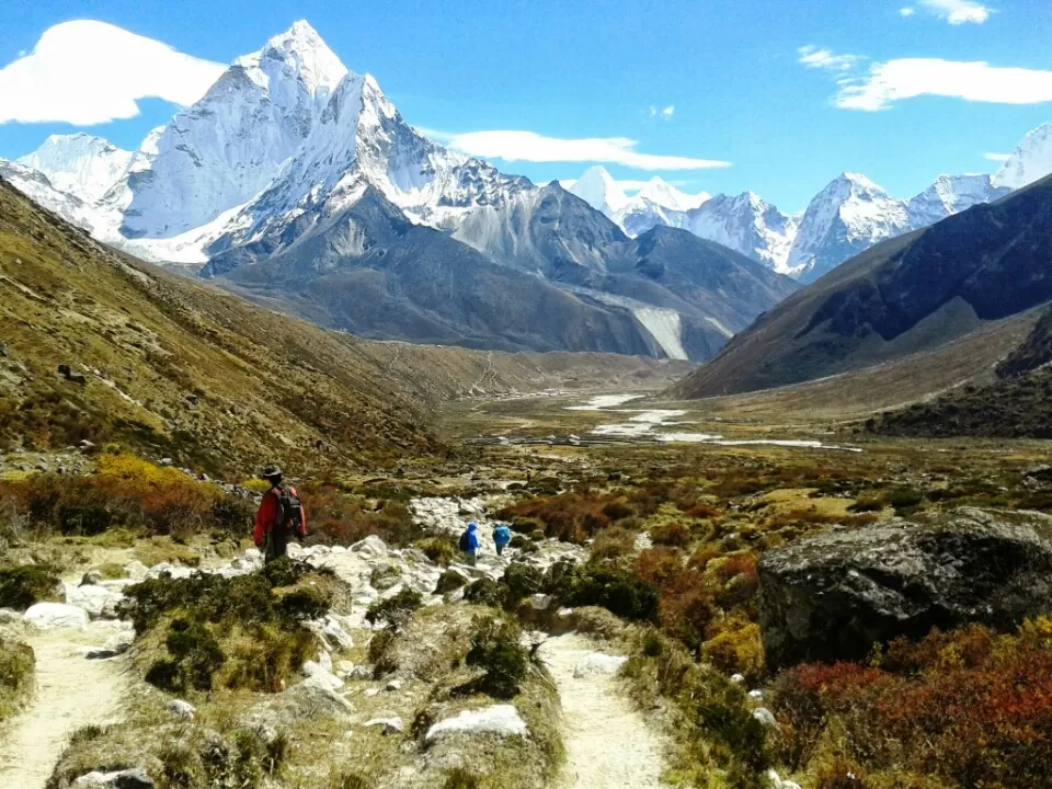 Photo of Everest Base Camp Trekking Route, Khumjung, Eastern Region, Nepal by Dhananjay Dev Sharma