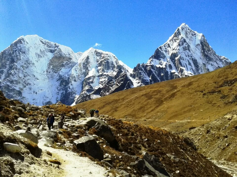 Photo of Everest Base Camp Trekking Route, Khumjung, Eastern Region, Nepal by Dhananjay Dev Sharma