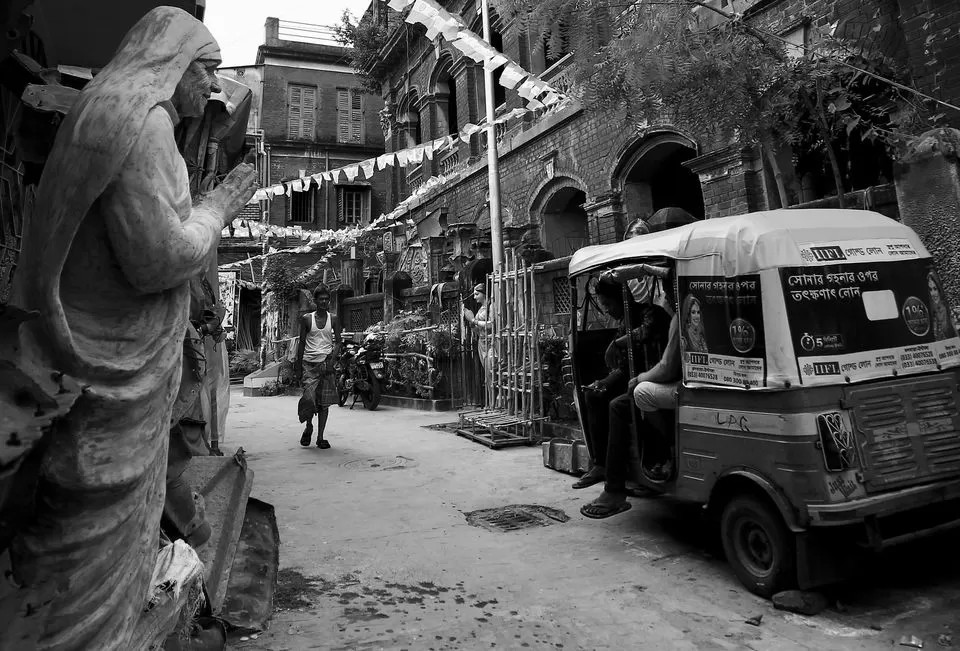 Photo of Kumartuli Idol Maker, Kumartuli Street, Sovabazar, Sector 1, Shobhabazar, Kolkata, West Bengal, India by Never ending footsteps
