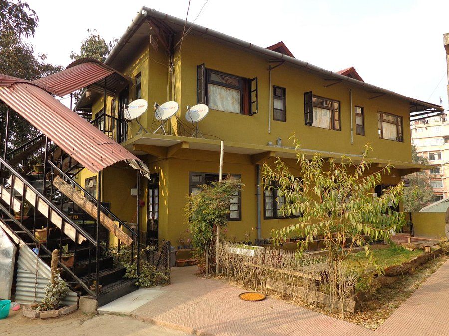 Photo of ফিরে যান বিটলসম্যানিয়ার স্বর্ণযুগে - দার্জিলিংয়ের এই বিটলস থিমের হোটেলে by Aninda De