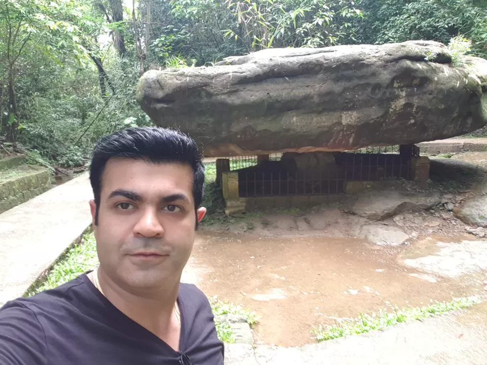 Photo of Balancing Rock of Mawlynnong by Lenzzstruck