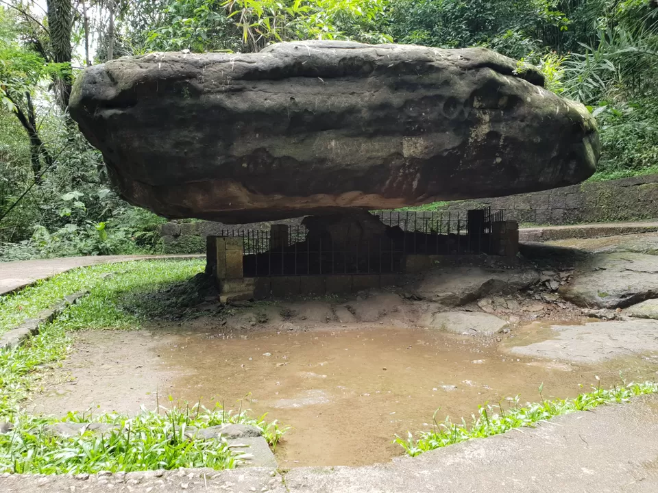Photo of Balancing Rock of Mawlynnong by Lenzzstruck