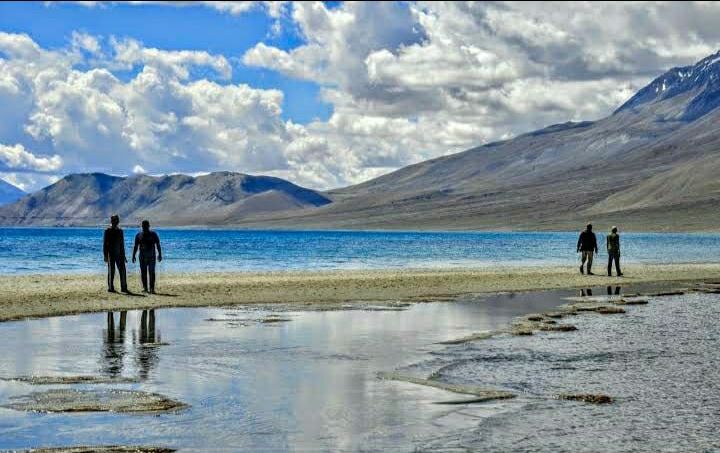 Photo of बर्फीले रेगिस्तान का सतरंगी इंद्रधनुष, पैंगांग झील by Priya Yadav
