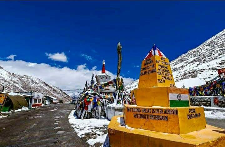 Photo of बर्फीले रेगिस्तान का सतरंगी इंद्रधनुष, पैंगांग झील by Priya Yadav