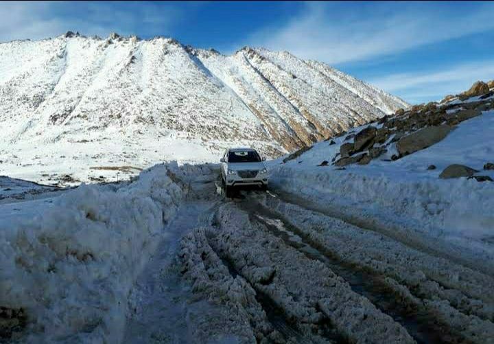 Photo of बर्फीले रेगिस्तान का सतरंगी इंद्रधनुष, पैंगांग झील by Priya Yadav