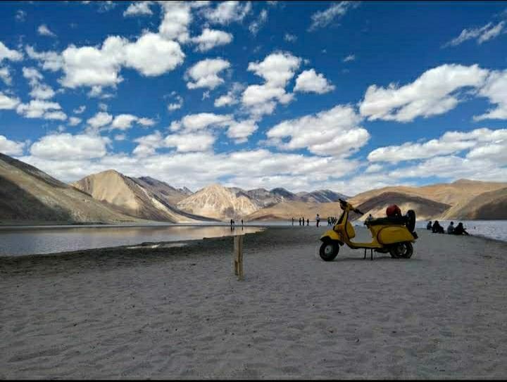 Photo of बर्फीले रेगिस्तान का सतरंगी इंद्रधनुष, पैंगांग झील by Priya Yadav