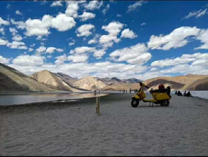 Photo of बर्फीले रेगिस्तान का सतरंगी इंद्रधनुष, पैंगांग झील by Priya Yadav
