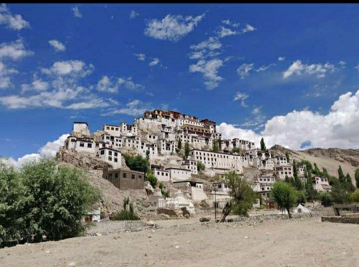 Photo of ठीकसे मठ,लेह की पहाड़ियों पे आस्था का केंद्र by Priya Yadav