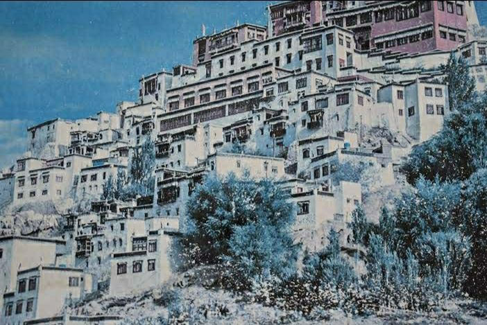 Photo of ठीकसे मठ,लेह की पहाड़ियों पे आस्था का केंद्र by Priya Yadav