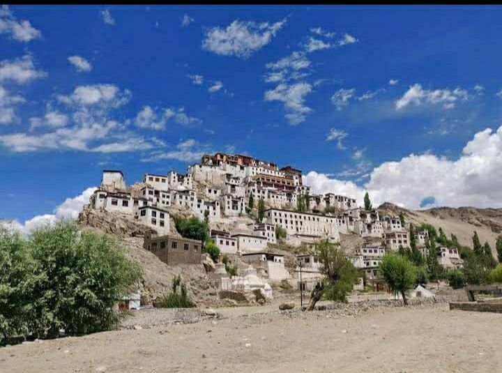 Photo of ठीकसे मठ,लेह की पहाड़ियों पे आस्था का केंद्र by Priya Yadav