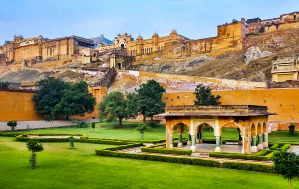 Photo of प्री वेडिंग शूट को और शानदार बना देती हैं, भारत की ये खूबसूरत जगहें by Priya Yadav