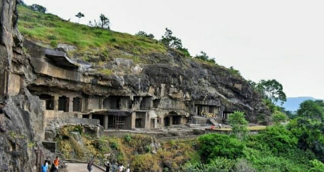 Photo of किसी अजूबे से कम नही है एल्लोरा का कैलाश मंदिर, विशाल पत्थर को काटकर बनाया गया था ये मंदिर by Priya Yadav