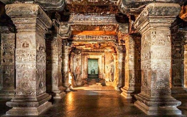 Photo of किसी अजूबे से कम नही है एल्लोरा का कैलाश मंदिर, विशाल पत्थर को काटकर बनाया गया था ये मंदिर by Priya Yadav