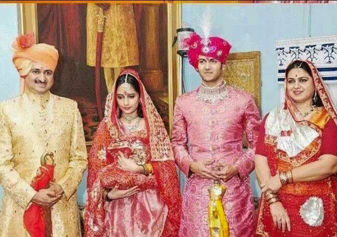 Photo of देश के 8 शाही परिवार,जो आज भी जीते है राजाओ की तरह by Priya Yadav