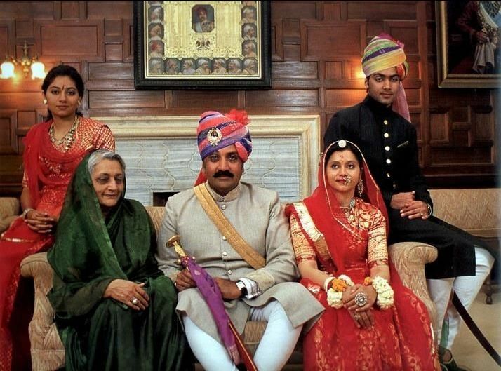 Photo of देश के 8 शाही परिवार,जो आज भी जीते है राजाओ की तरह by Priya Yadav