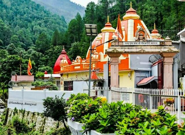 Photo of कैंची धाम: जहाँ पूरी होती है हर मुराद,फेसबुक और एप्पल के मालिक ने भी झुकाए सिर by Priya Yadav