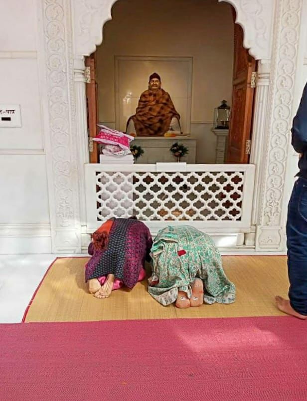 Photo of कैंची धाम: जहाँ पूरी होती है हर मुराद,फेसबुक और एप्पल के मालिक ने भी झुकाए सिर by Priya Yadav