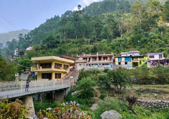 Photo of कैंची धाम: जहाँ पूरी होती है हर मुराद,फेसबुक और एप्पल के मालिक ने भी झुकाए सिर by Priya Yadav