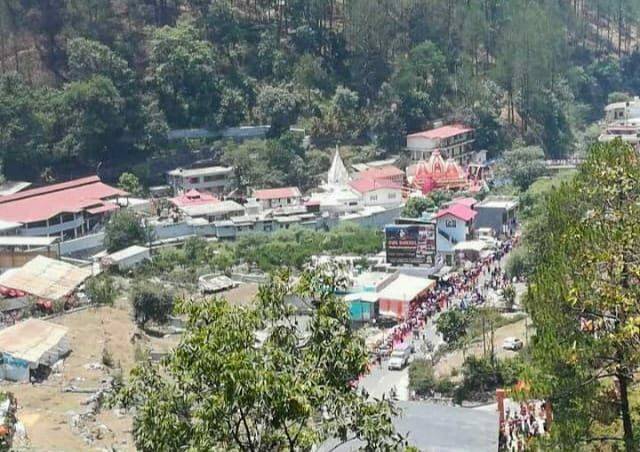 Photo of कैंची धाम: जहाँ पूरी होती है हर मुराद,फेसबुक और एप्पल के मालिक ने भी झुकाए सिर by Priya Yadav