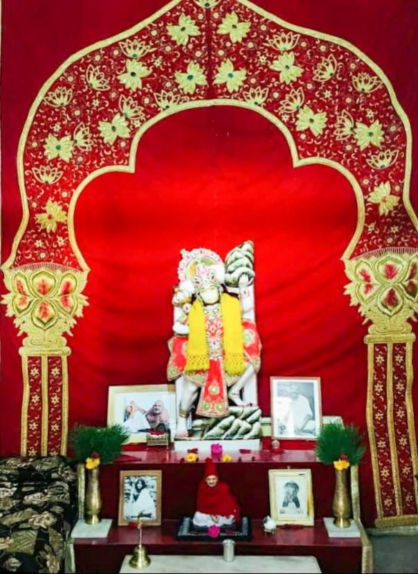Photo of कैंची धाम: जहाँ पूरी होती है हर मुराद,फेसबुक और एप्पल के मालिक ने भी झुकाए सिर by Priya Yadav