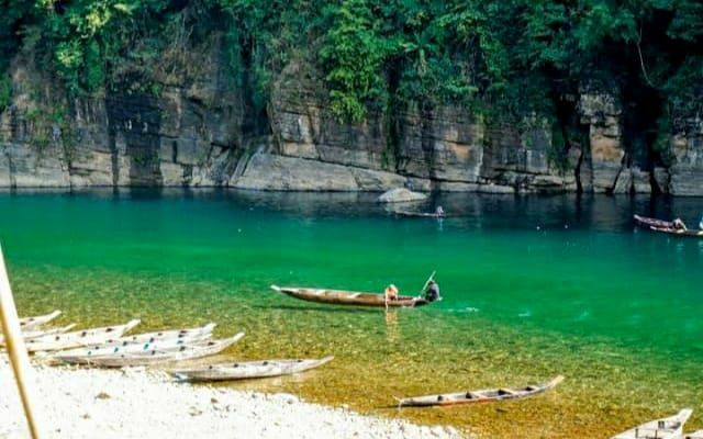 Photo of मावलिननॉन्ग: बड़े-बड़े शहरो को शर्मिंदा करता, भारत का ये गाँव है एशिया का सबसे स्वच्छ गांव by Priya Yadav