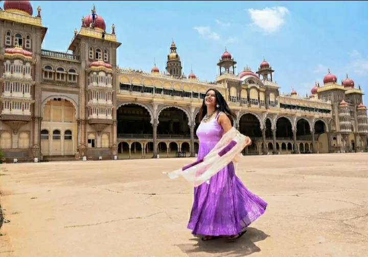 Photo of गर्मियों में घूमना है? फैशन के साथ कम्फर्ट भी इन परिधानों के साथ by Priya Yadav