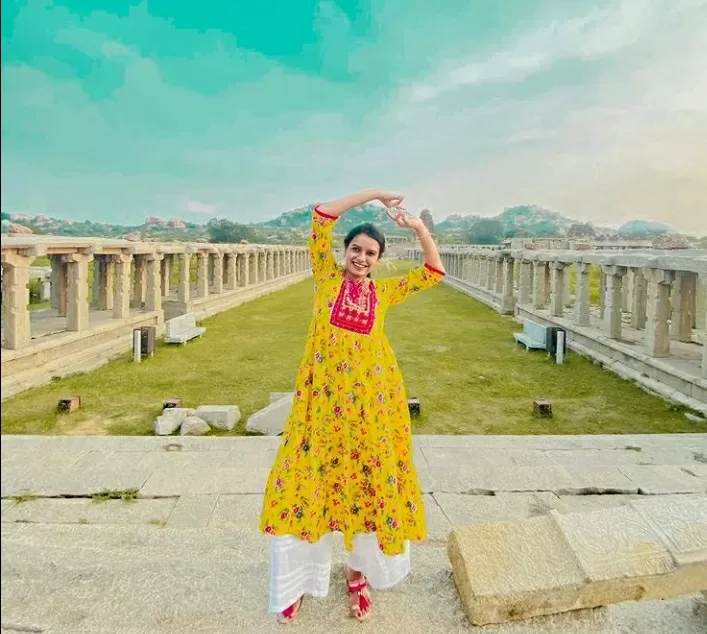 Photo of गर्मियों में घूमना है? फैशन के साथ कम्फर्ट भी इन परिधानों के साथ by Priya Yadav