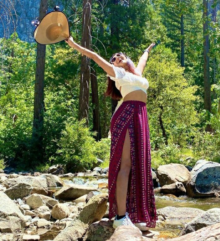 Photo of गर्मियों में घूमना है? फैशन के साथ कम्फर्ट भी इन परिधानों के साथ by Priya Yadav
