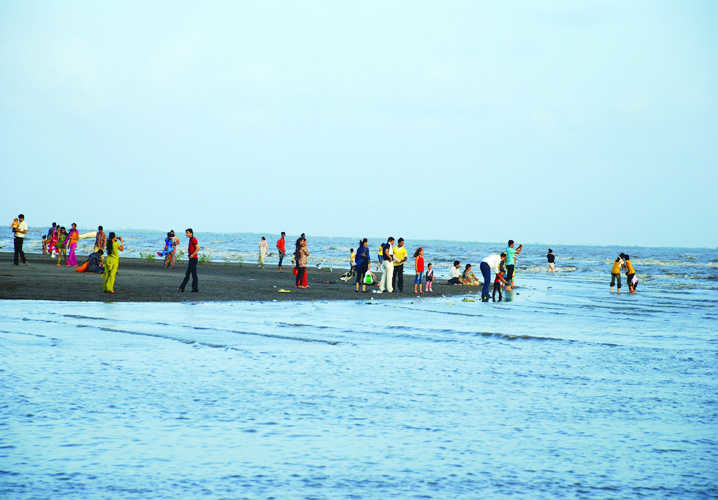 Photo of Dumas Beach, Gujarat by UMANG PUROHIT