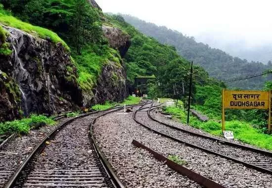 Photo of Dudhsagar Falls Railway Bridge, DoodhSagar Waterfalls Trail, Sonaulim, Goa, India by Paurav Joshi