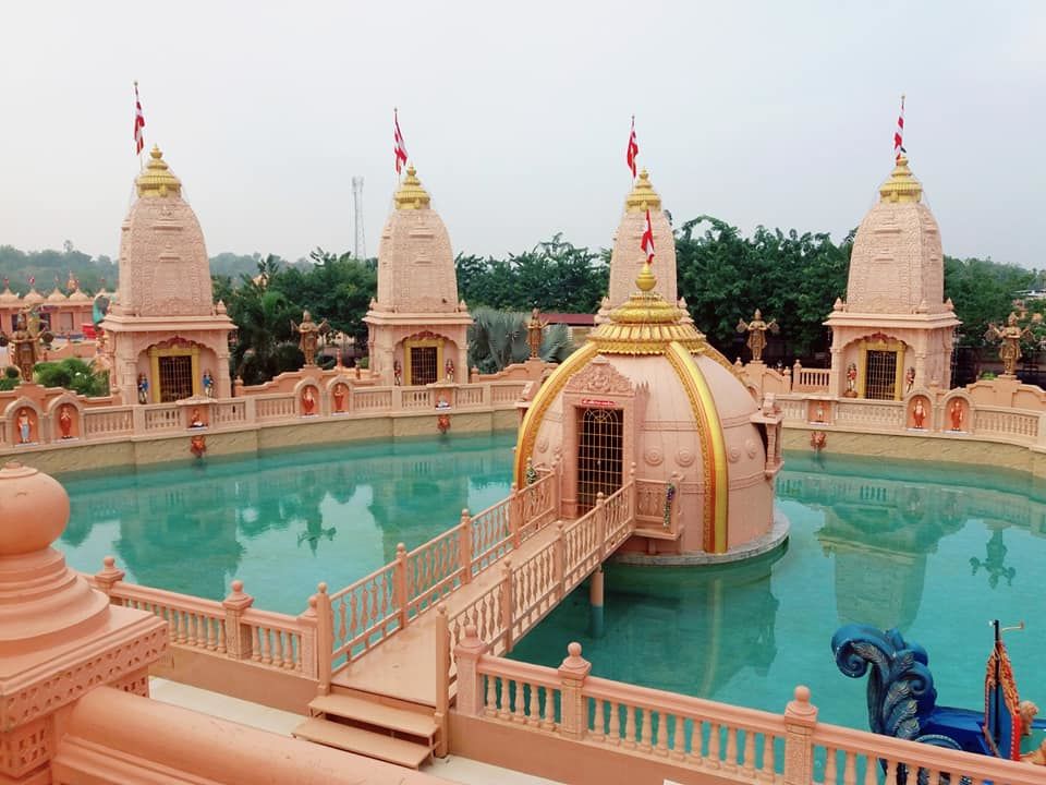 Photo of નર્મદા કિનારે પોઇચામાં આ છે ભવ્ય સ્વામિનારાયણ મંદિર, ભક્તિભાવ સાથે દર્શન અને આખો દિવસ કરો એન્જોય by Paurav Joshi