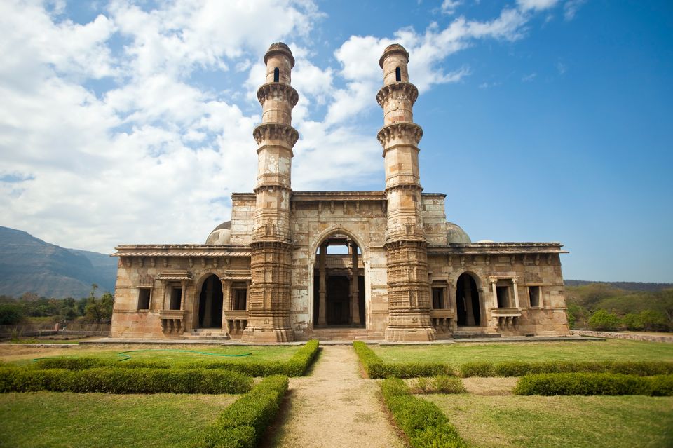 Photo of ગુજરાતના ઐતિહાસિક સ્થળો, કચ્છ અને પંચમહાલના આ હેરિટેજ પ્લેસિસની મુલાકાત કરવા જેવી છે 1/8 by Paurav Joshi