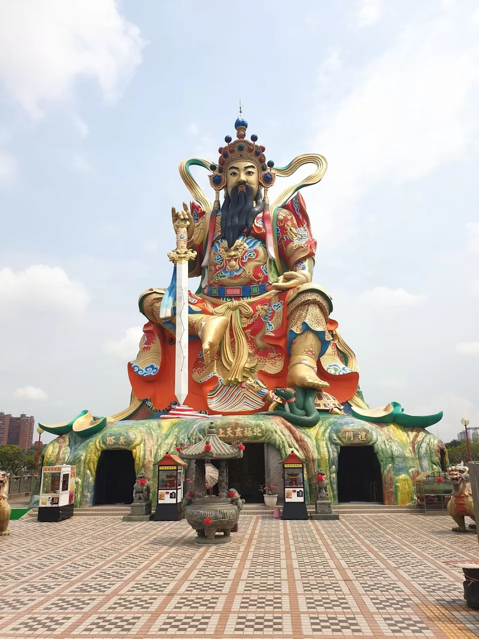 Photo of Lotus Pond, Zuoying District, Kaohsiung City, Taiwan by Quk_travel