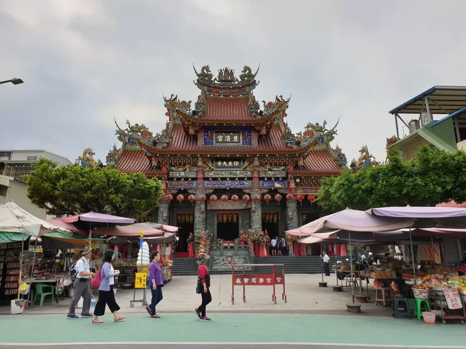 Photo of Lotus Pond, Zuoying District, Kaohsiung City, Taiwan by Quk_travel