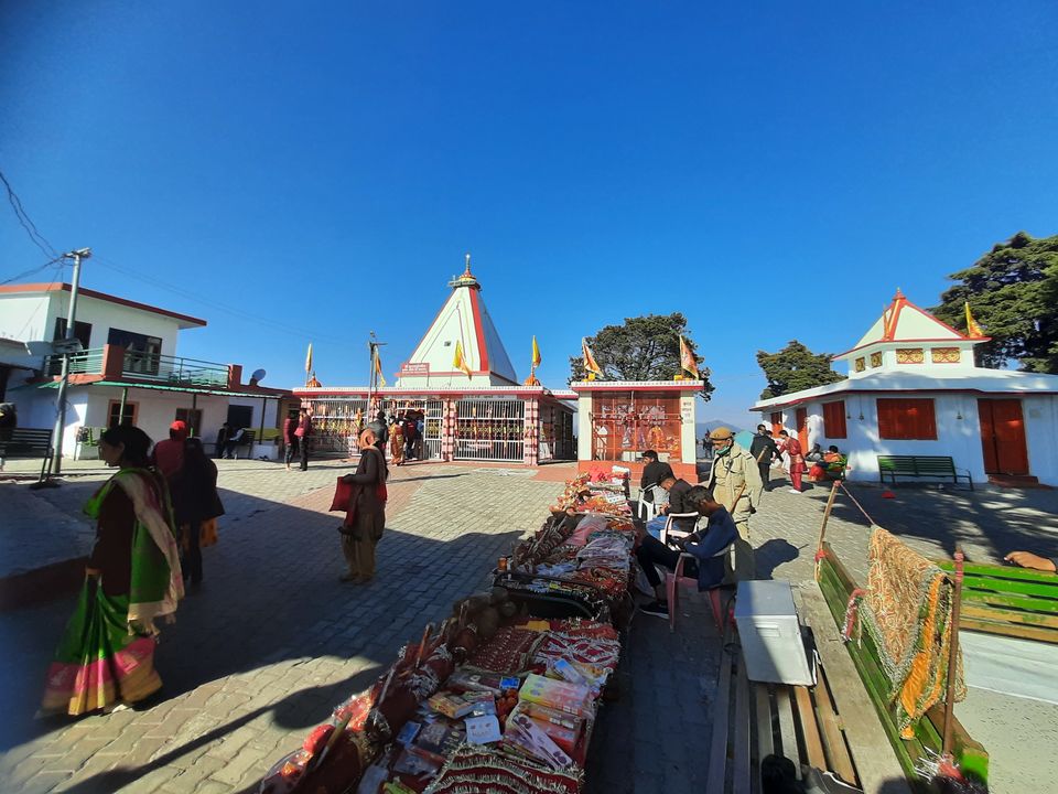 Photo of Kunjapuri Mata (Ancient Temple) माता कुंजापुरी प्राचीन सिद्धपीठ, Adali, Uttarakhand, India by Awara Backpacker