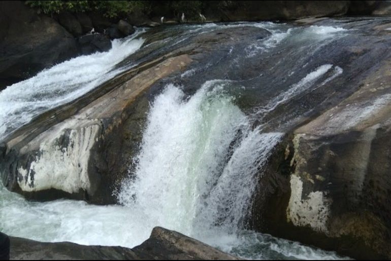 Arippara Waterfall: a secluded piece of heaven. - Tripoto