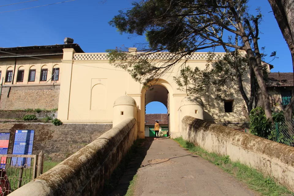 Photo of Madikeri Fort Entrance by Vineet Kumar