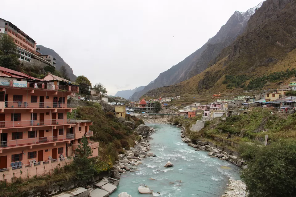 Photo of Badrinath Temple Road, Badrinath, Uttarakhand, India by Vineet Kumar