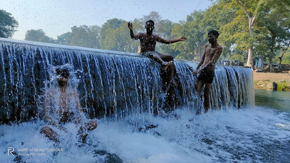 Photo of ' चित्रकूट ' :- नदी के तीरे और पर्वतों से घिरी एक आध्यात्मिक नगरी by Vineet Singh