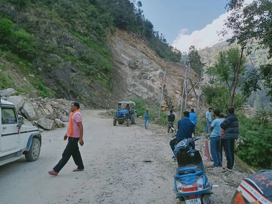 Photo of Char Dham of Uttarakhand in 8 days only in 8000 INR - Solo Bike Ride. by Sandeep Parashar