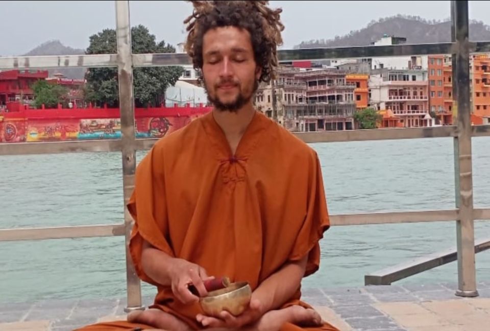 Photo of हिंदू धर्म-अध्यात्म की खोज में स्विट्जरलैंड से भारत पैदल: 18 देश, 6000 km, योग की जगा रहे अलख by Pooja Tomar Kshatrani