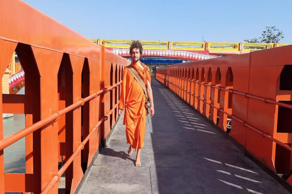 Photo of हिंदू धर्म-अध्यात्म की खोज में स्विट्जरलैंड से भारत पैदल: 18 देश, 6000 km, योग की जगा रहे अलख by Pooja Tomar Kshatrani